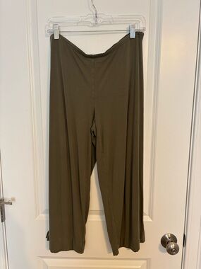 J. Jill Wearever Outfit
Olive green pant/ periwinkle shirt
Can be sold separate